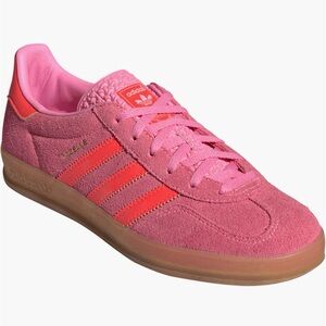 Gazelle indoor women’s sneakers in Beam Pink and Solar Red.
